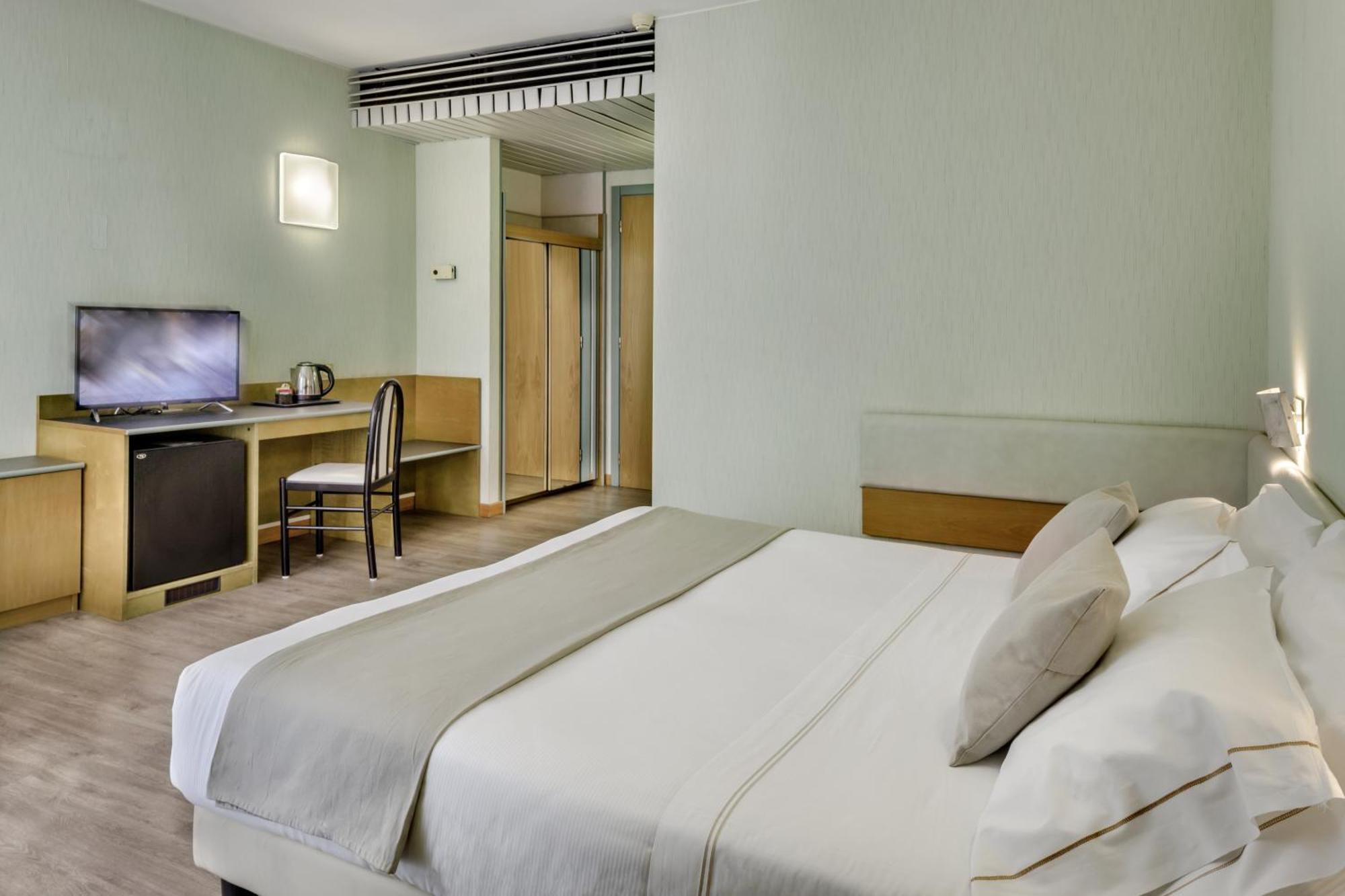 Best Western Hotel Residence Italia Quartu SantʼElena Exterior foto