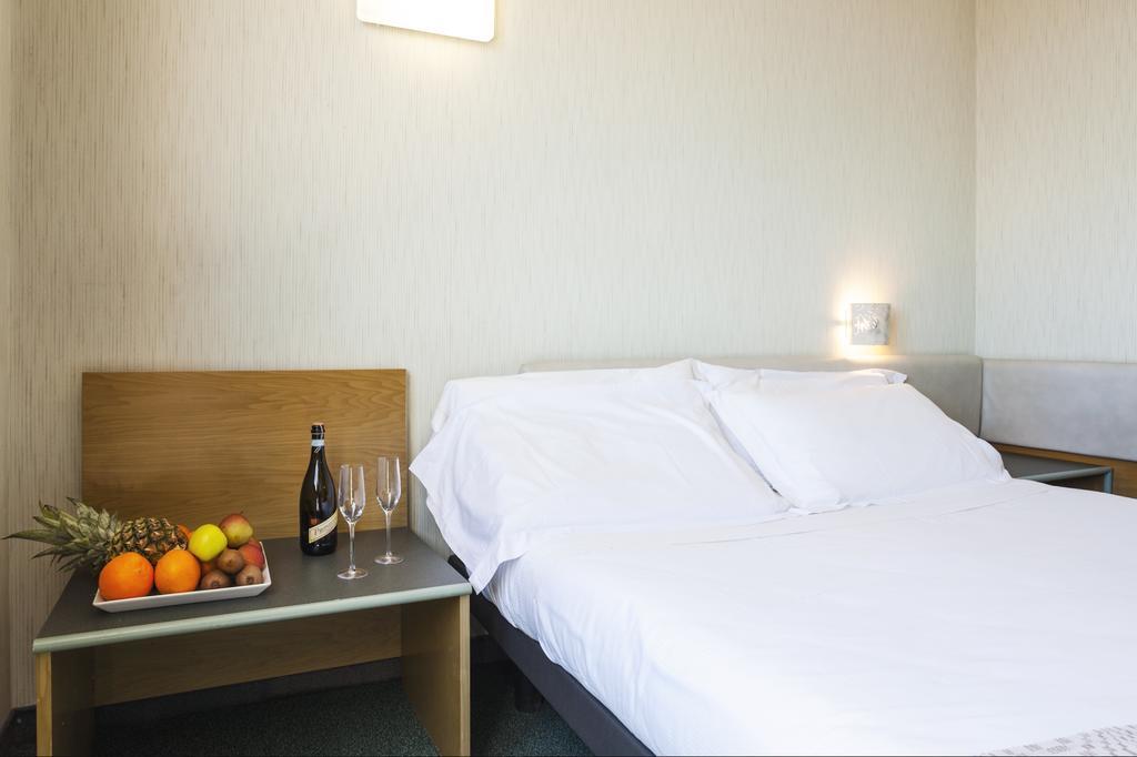 Best Western Hotel Residence Italia Quartu SantʼElena Exterior foto